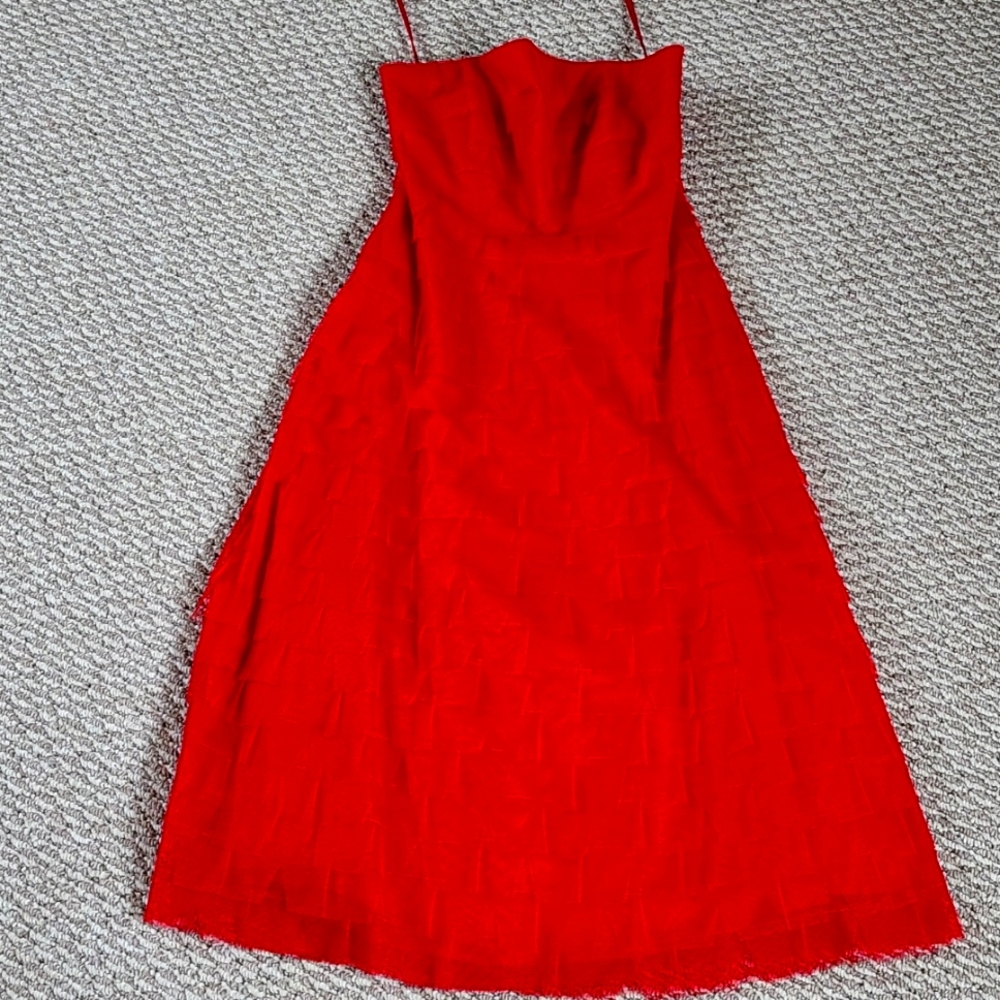BCBGMAXARIA SIZE 6